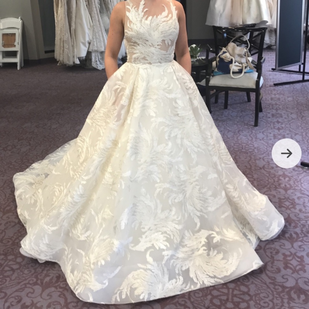 Lazaro - New, 3817, US Size 4/ Label Size 10